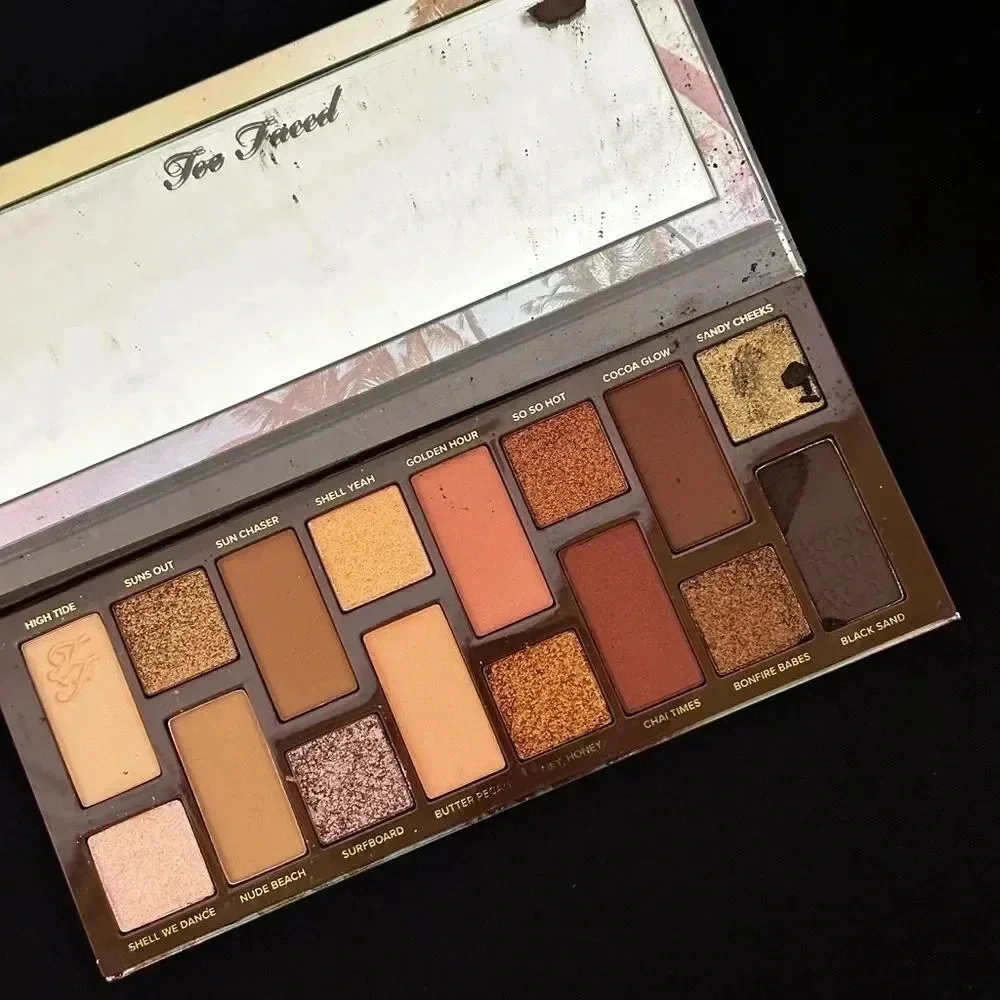 Damaged Eyeshadow Palettes‎